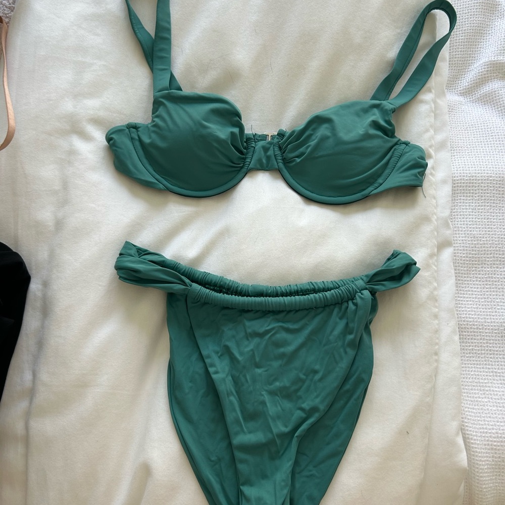 Dippin Daisys Bikini Set